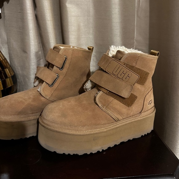 Uggs NEUMELPlatform Boots Tan sz 9 guc in box - Picture 1 of 16